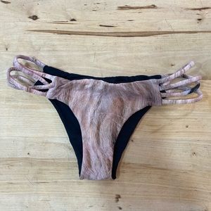 San Lorenzo bikini bottoms reversible. Size xs